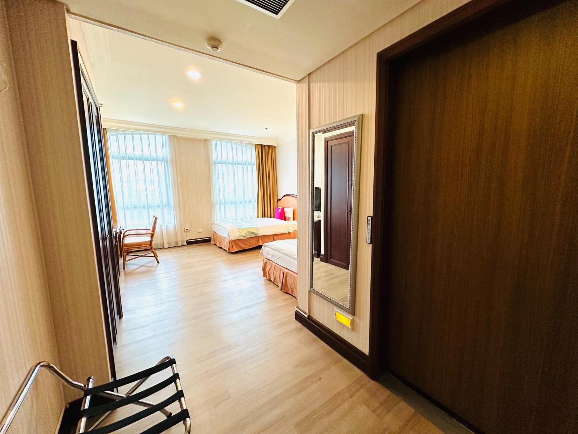Wei-Yat Grand Hotel Тайнань Экстерьер фото