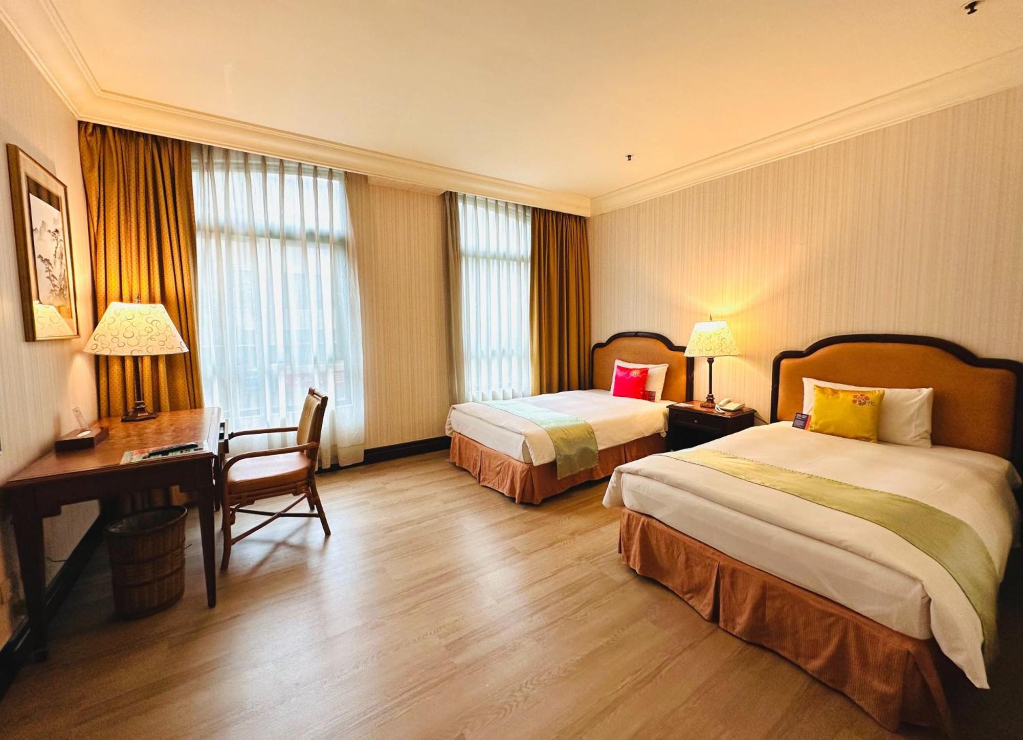Wei-Yat Grand Hotel Тайнань Экстерьер фото
