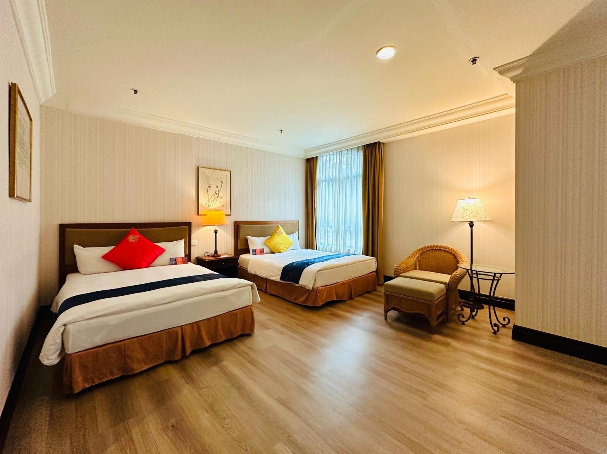 Wei-Yat Grand Hotel Тайнань Экстерьер фото