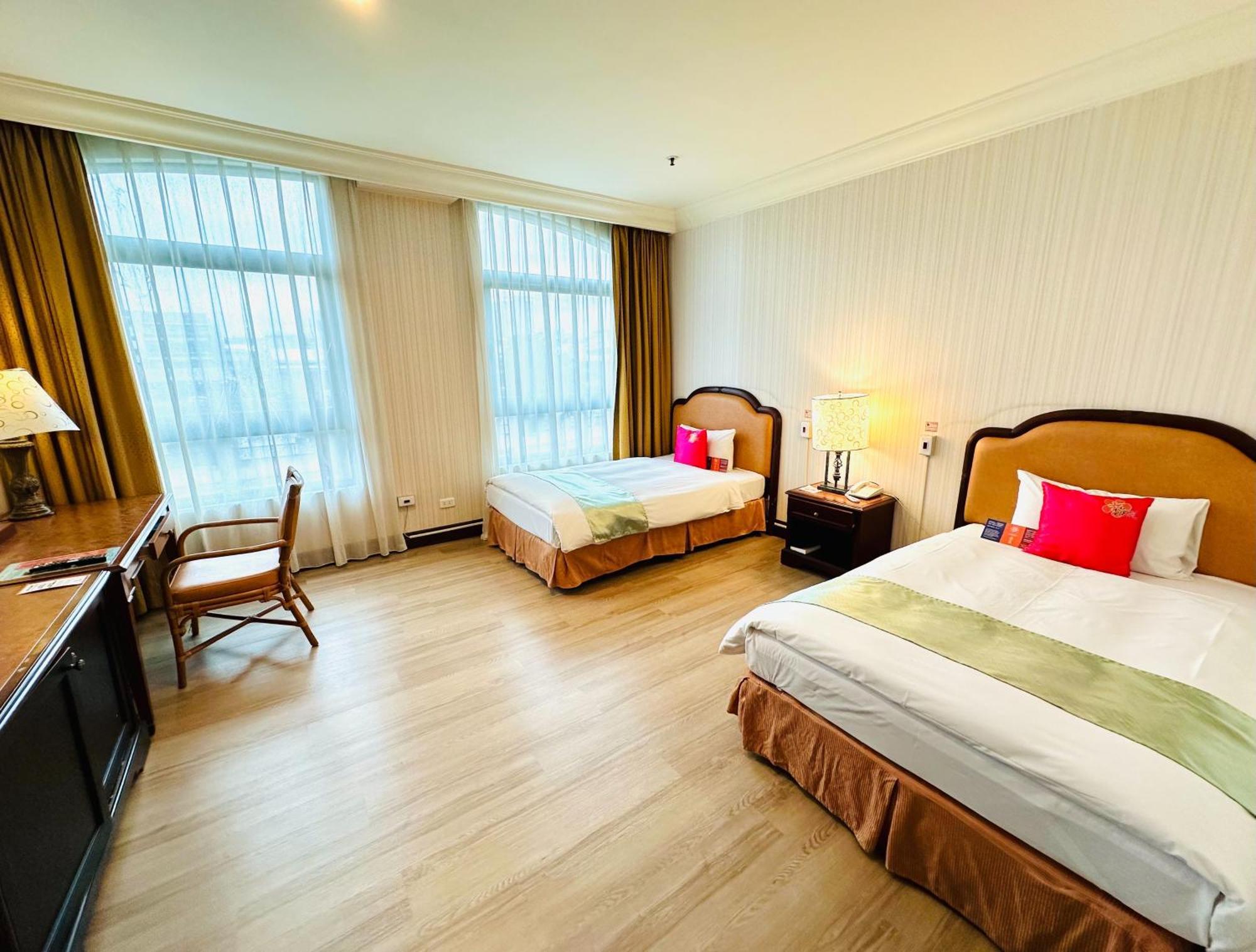 Wei-Yat Grand Hotel Тайнань Экстерьер фото
