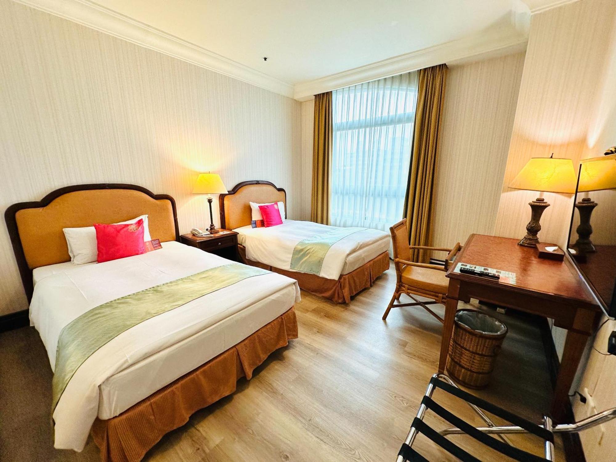 Wei-Yat Grand Hotel Тайнань Экстерьер фото