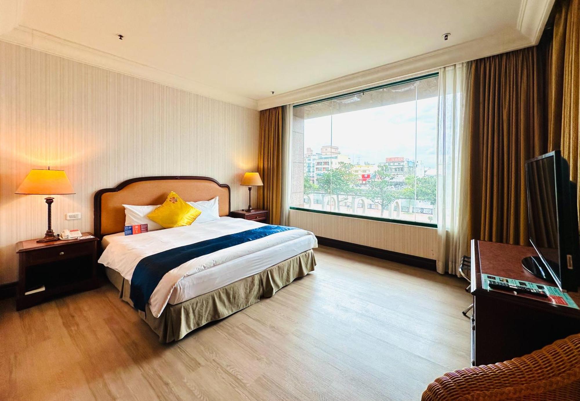 Wei-Yat Grand Hotel Тайнань Экстерьер фото