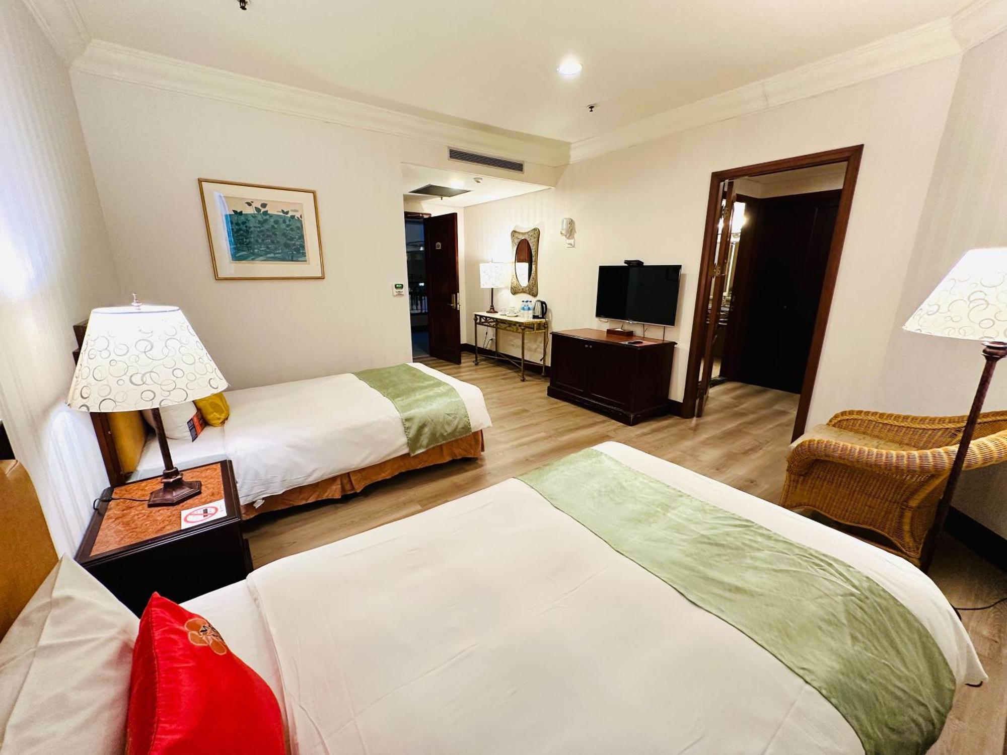 Wei-Yat Grand Hotel Тайнань Экстерьер фото