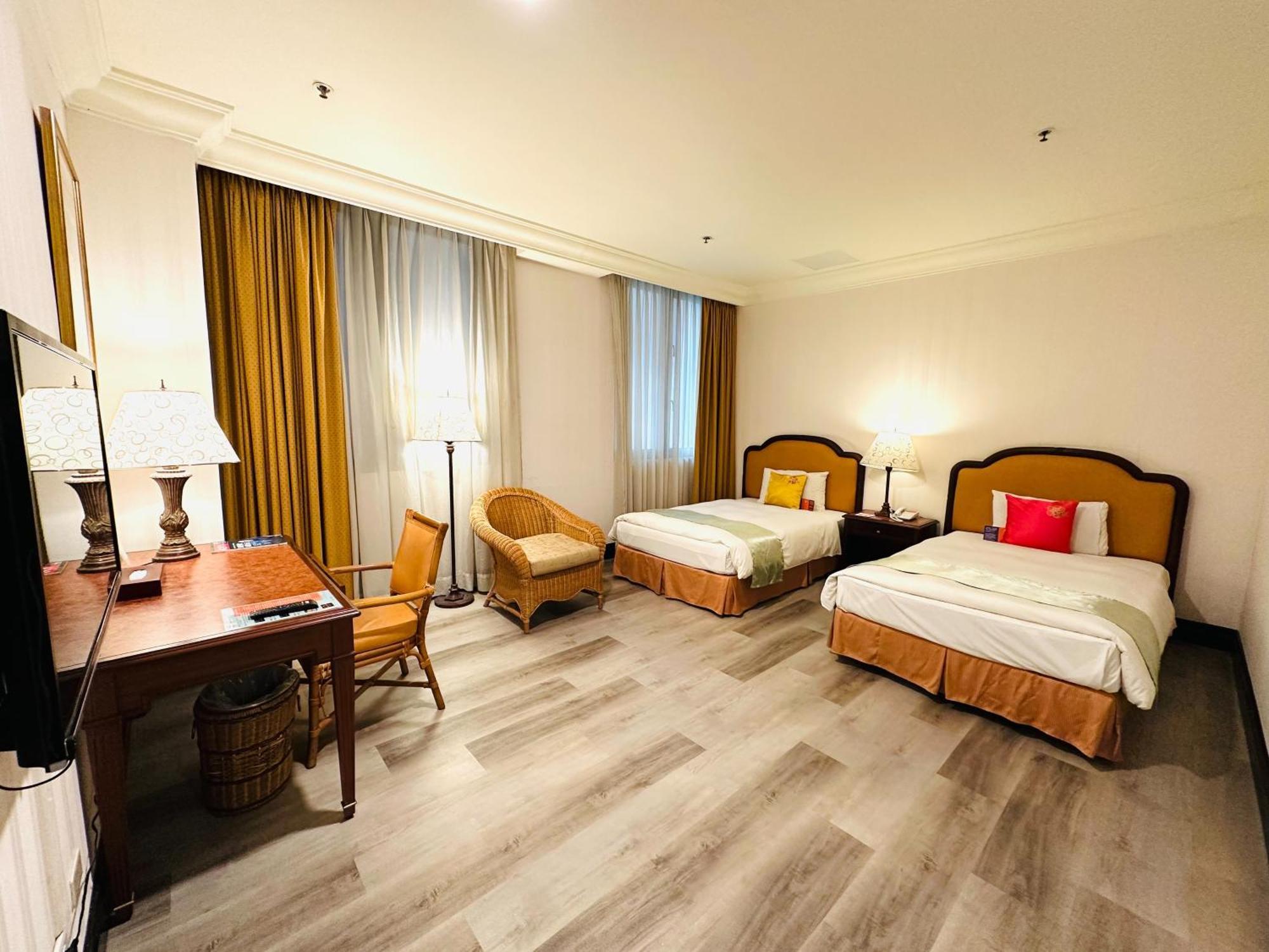 Wei-Yat Grand Hotel Тайнань Экстерьер фото