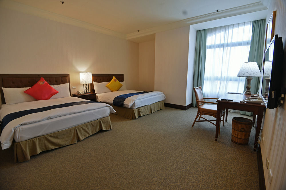Wei-Yat Grand Hotel Тайнань Экстерьер фото
