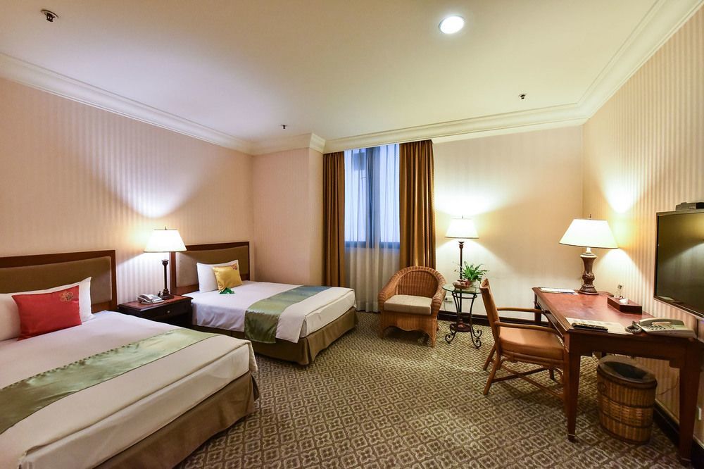 Wei-Yat Grand Hotel Тайнань Экстерьер фото