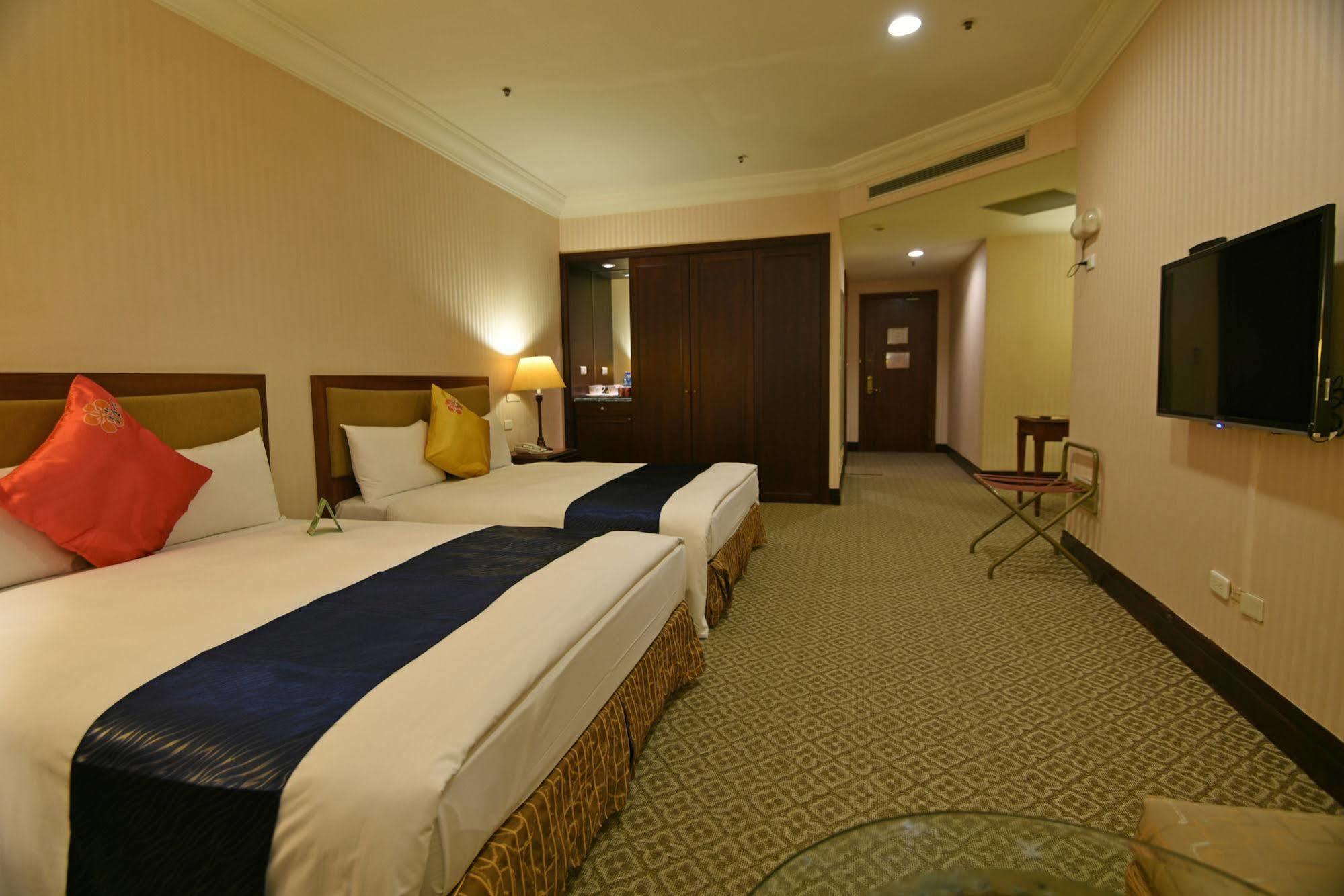 Wei-Yat Grand Hotel Тайнань Экстерьер фото